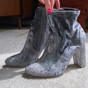 JustFab Rosanna Bootie in Grey (US9) Perfect condition, like new